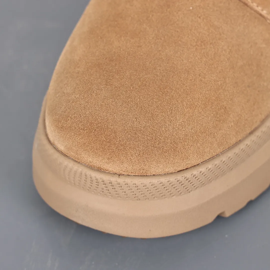 Pick up locally 💰800 The core recommendation is good price UGG 2023 new style #Men's shoes Guangdong origin # 1153750 Upgraded original last original paper version development version #Using TPU molded and shaped suede upper material #Selected 17mm UGGPURE™ implanted wool lining and removable UGGPURE™ Implanted wool insole # midsole EVA light wing technology outsole combined with rubber bottom, non-slip, waterproof and wear-resistant, and good elasticity American light luxury brand 🐑UGG M Burleigh Boot Burleigh series men's mid-cut lightweight casual sports workwear Martin boots "velvet chestnut brown" Size: 40 41 42 43 44 45